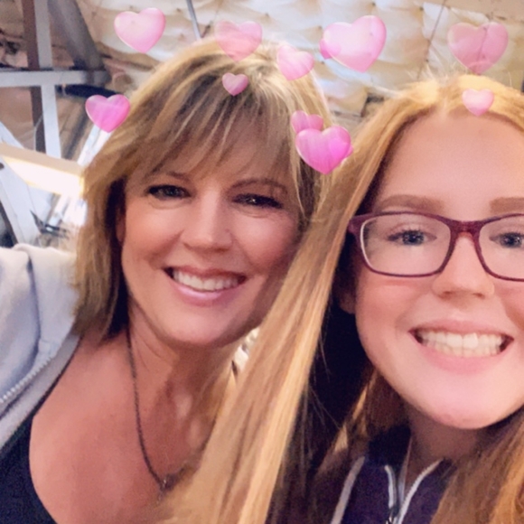 Meet your Posher, Laura - Picture 1 of 2